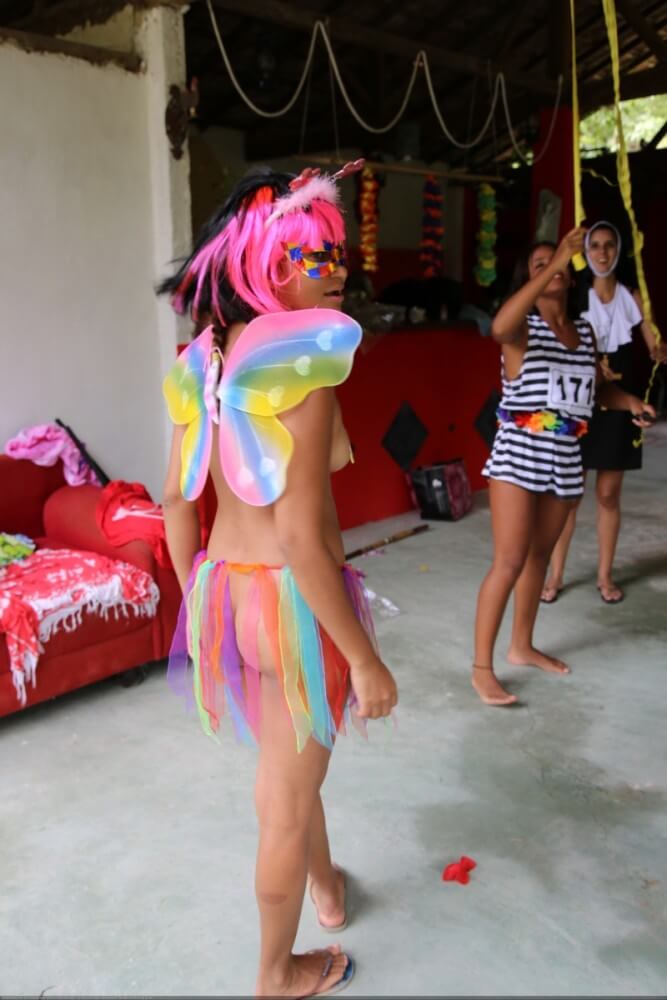 Tropical carnival photo gallery - Nudism brings joy and pleasure