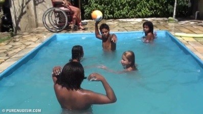 Oceanic Backyard Noon # 1 Full HD - World Naturist Federation