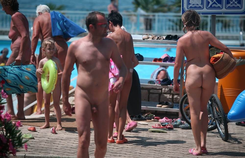 Daytime Nudists Chill Out photos - Naturism as a protest against puritanical moral norms
