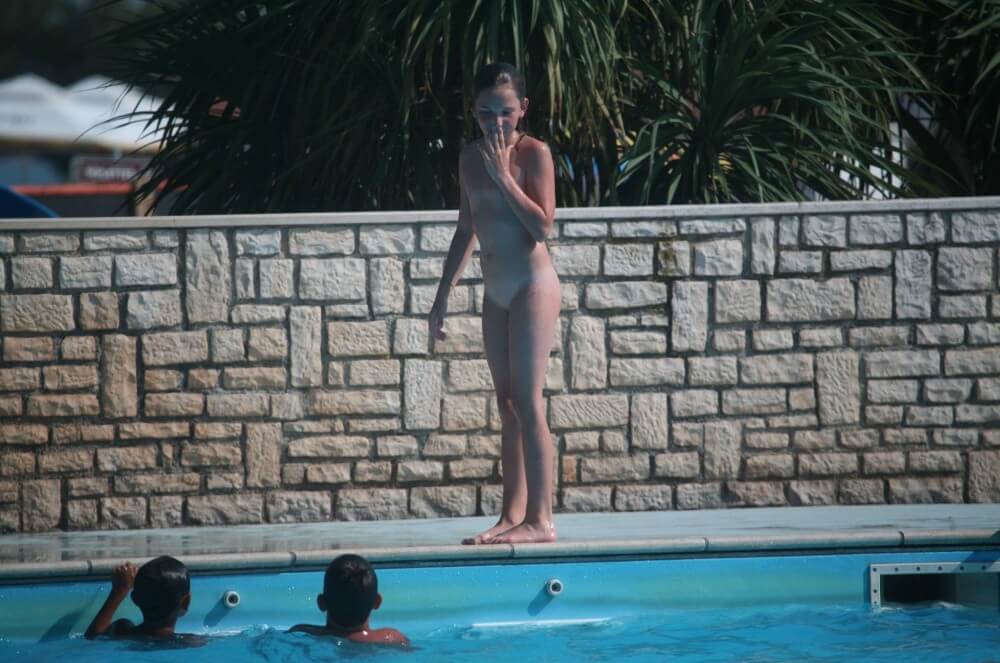 Naturist Pool-Side Singles photos - Pure naturism teaches us to accept ourselves and others without judgment or criticism
