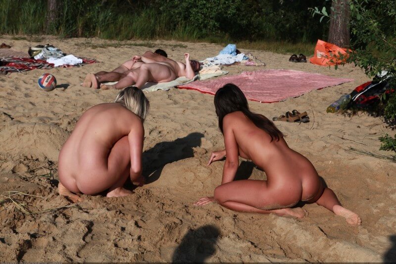 Creekside activity Big Photo gallery - Types of recreation in nudist and naturist resorts and parks