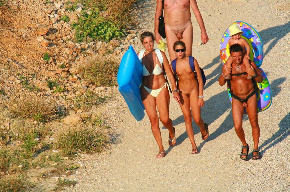 Ula FKK Beach Entry Hills pics - The emergence of naturism is linked to the name of Soren Sorensen