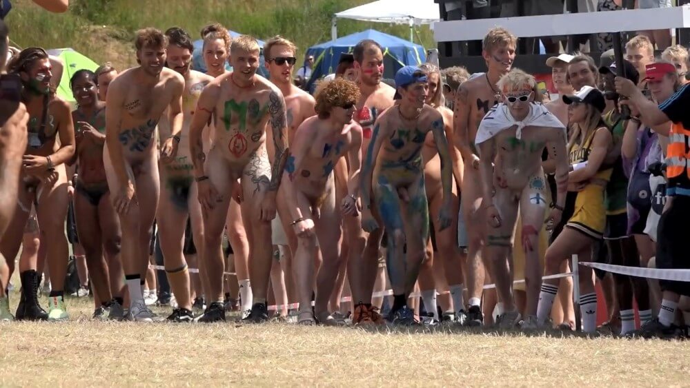 Roskilde Festival Full HD video - Naturism enthusiasts choose the natural world
