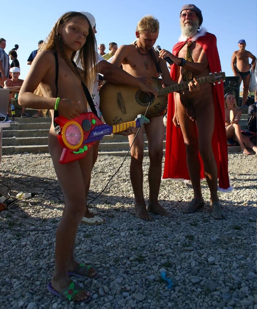 Naturist Beach Contests photos - Participation in nudism contributes to personal growth