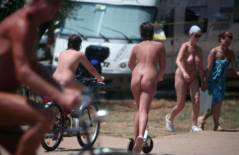 Park Misc Walks pics - Naturists live easily and freely