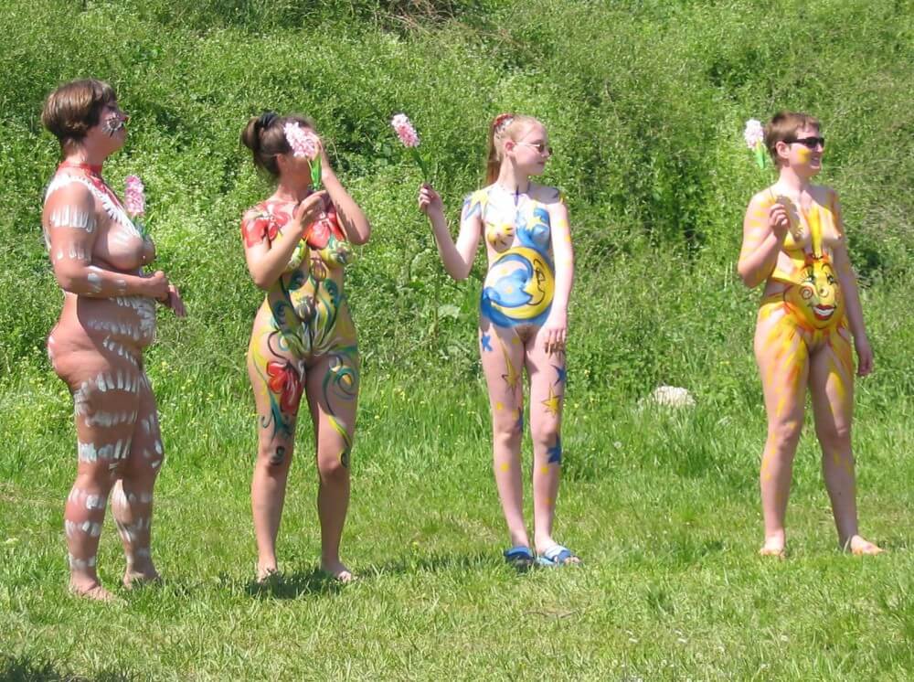 Family String-Apple Game Pics - Naturism enthusiasts choose the natural world
