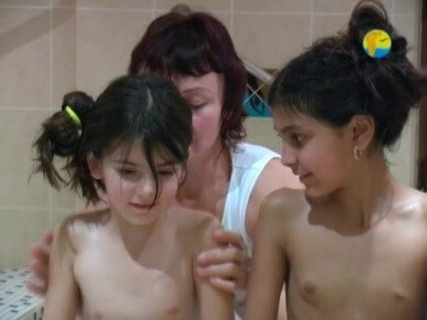 Naturist Freedom: Girls In Sauna upd - Nudists and naturists: whats the difference?