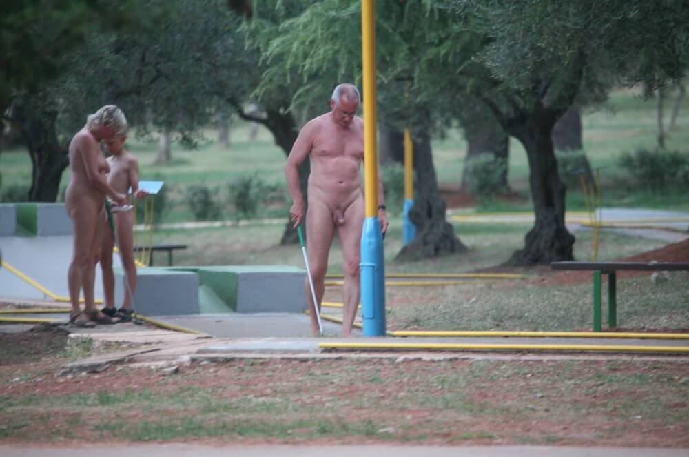 Mini-Golf Nude Participants pics - Naturalness requires openness