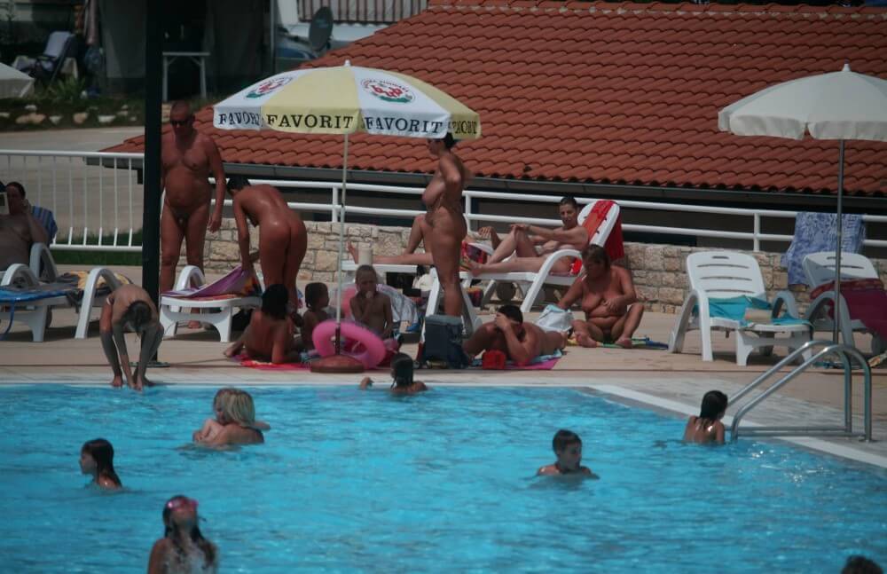 Naturist Pool Observation pics - Benefits of naturist recreation and harmony with nature