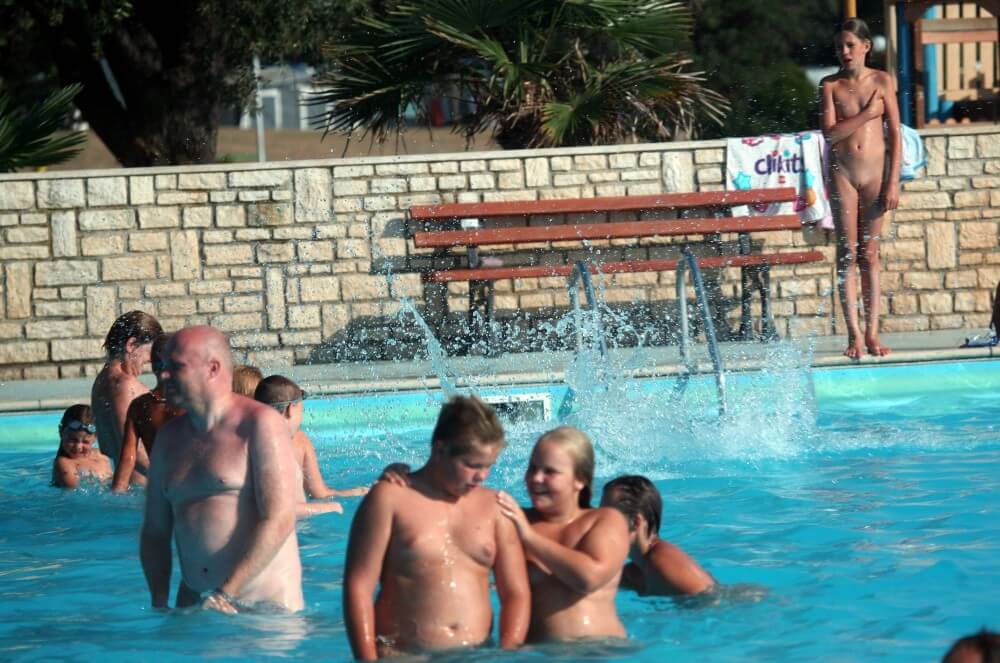 Naturist Pool Girls Profile pics - Travel with elements of naturism