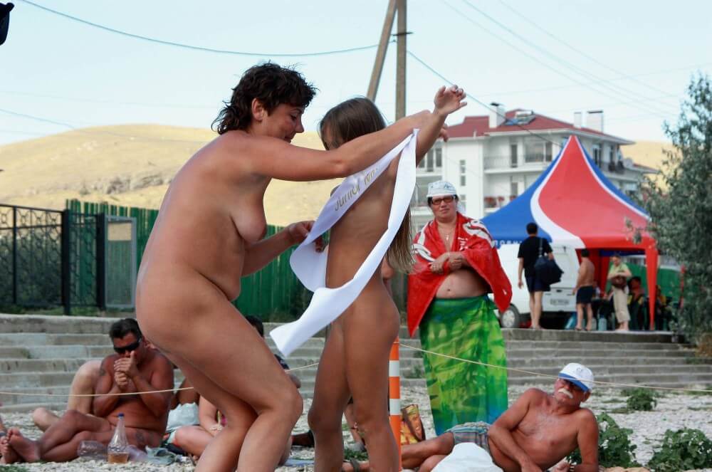 Presenting Mini Awards photos - Living freely and naturally is the dream of naturists