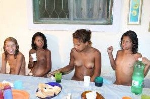 Family Events Pictures # 1 - Values trust and friendliness among naked people