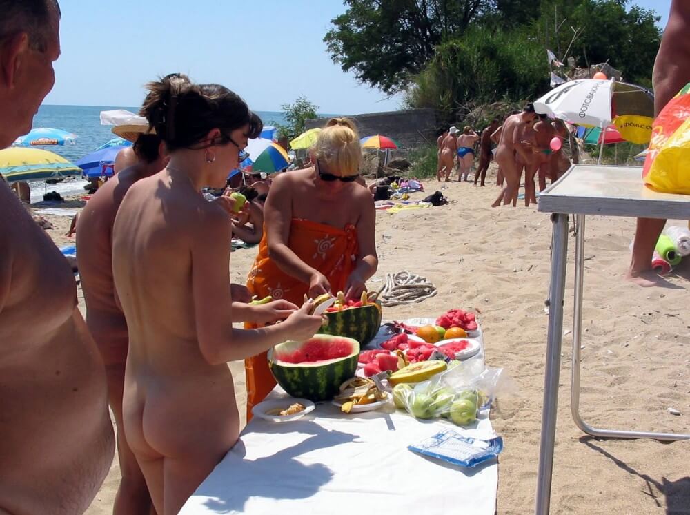 Bulgarian Nude Day Preps pics - Nudism fosters trust if you are sincere