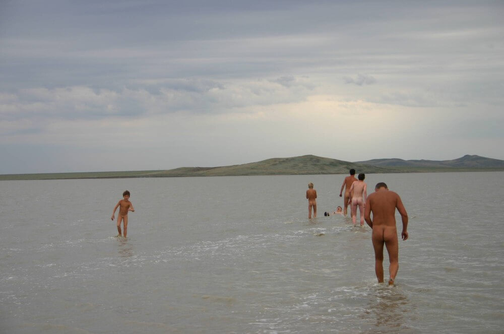 Black-Sea Body Mud Shots pics - What did you know about nudism