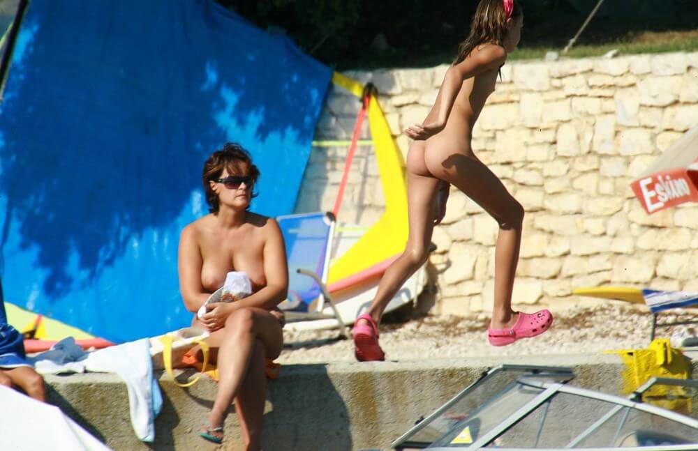 Bright Day Sun Tanning pics - Nudism helps us understand the true meaning of freedom