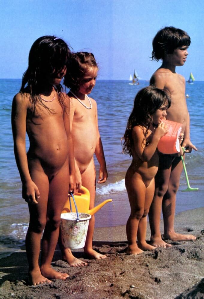 Jung und Frei Nr 6 - Naturists respect each other and those around them