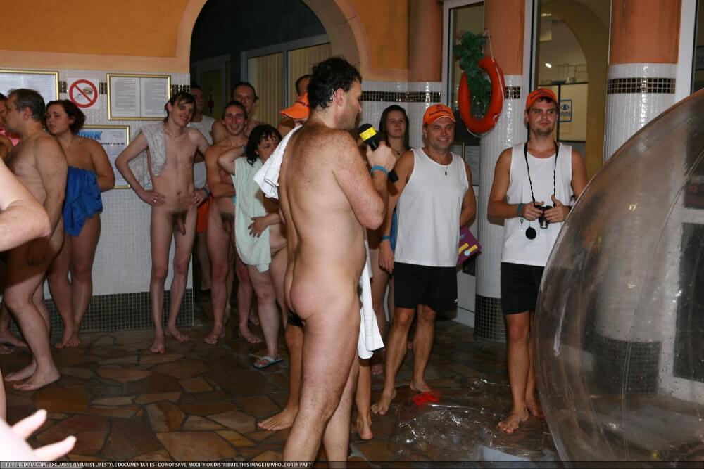 Naturism photo gallery # 56 - Lightheartedness and ease are characteristic features of the practice of nudism and naturism