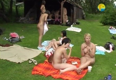 Naturist Freedom: Cottage Picnic - Nudism is based on human nature