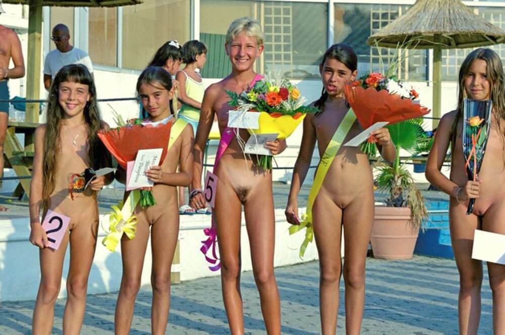 Beauty contest FR photos - We are naked in the bosom of nature