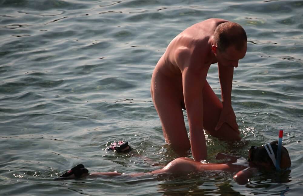 Father Floats His Daughter pics - Naturists live easily and freely