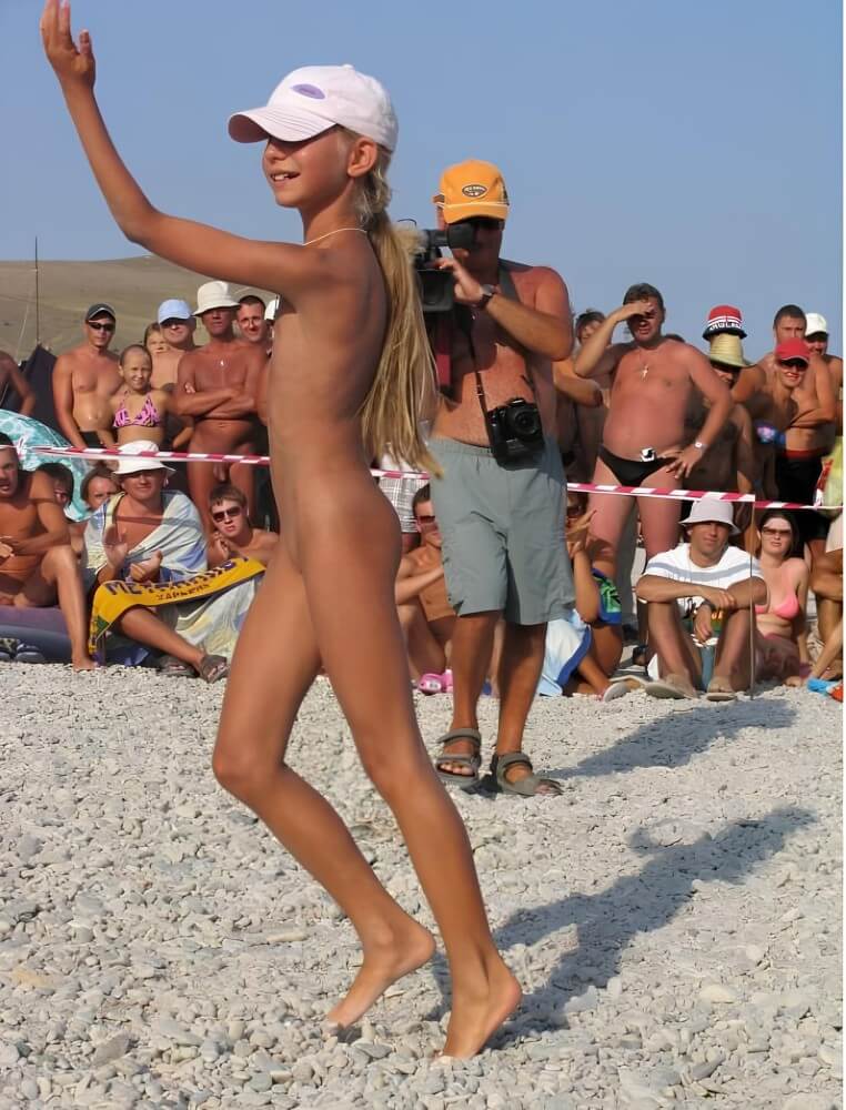 Holiday of the Neptune photos - Naturism helps overcome fears and insecurities