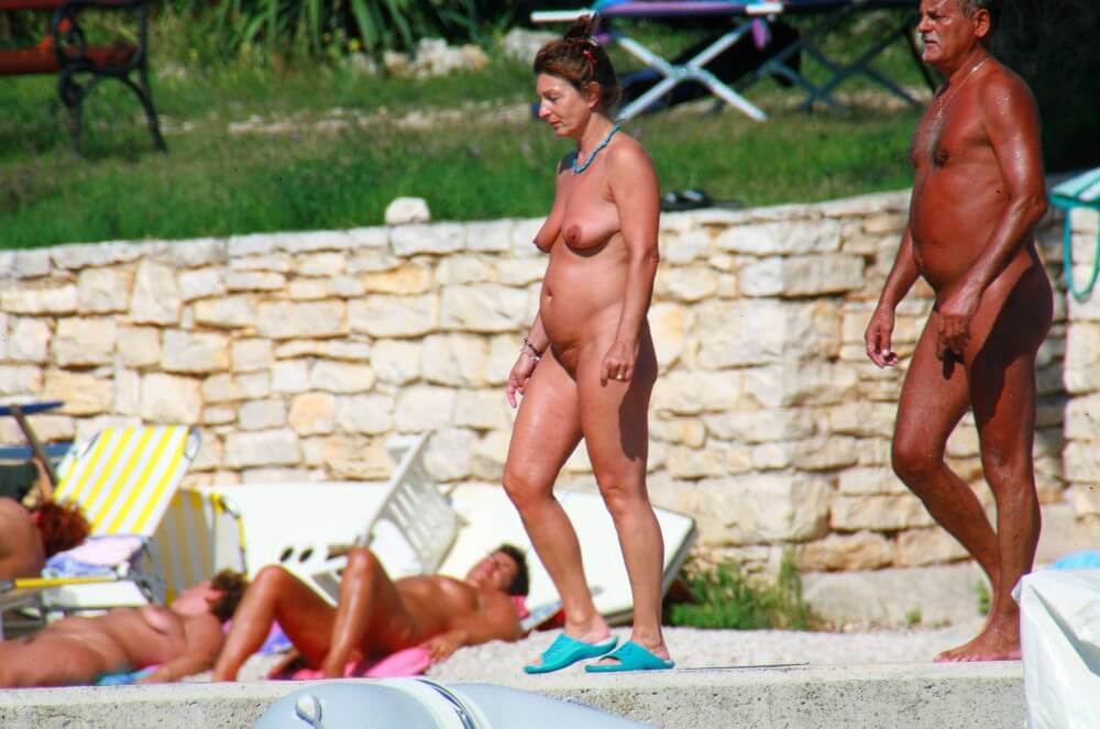 Ula FKK Wall-Side Passby photos - The practice of nudism helps overcome insecurities and overcome fears