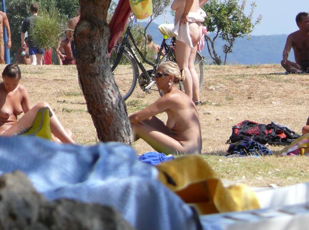 Ula FKK Shore Perspective pics - Looking at the sun and my own naked body