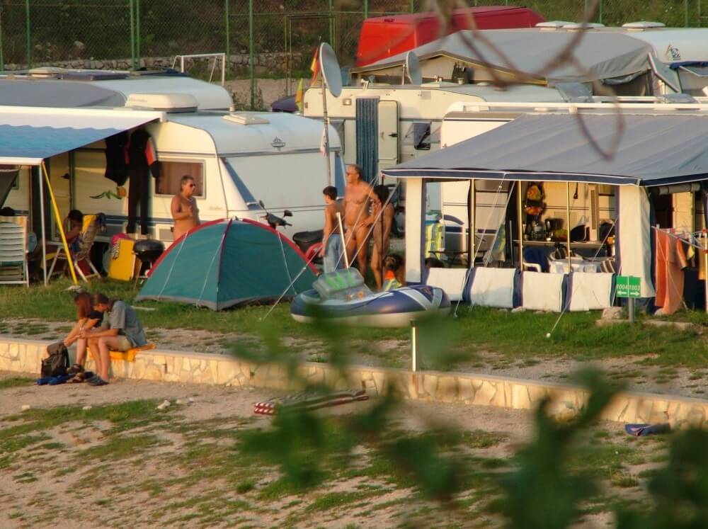 FKK Outdoor Shoreline pics - The lifestyle of naturist advocates and their community