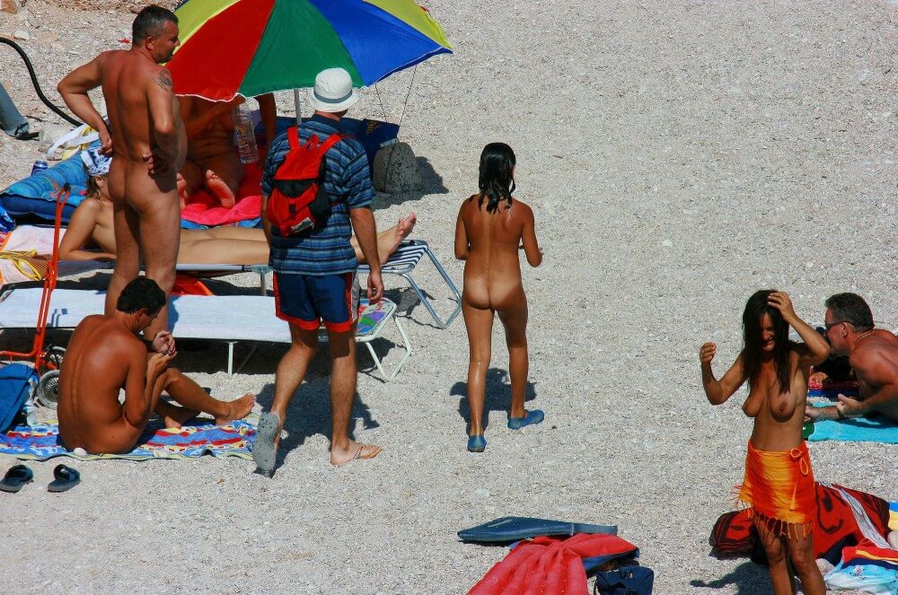 Uka FKK Beach Parenting Nudist beach pics - Nudism promotes inner happiness