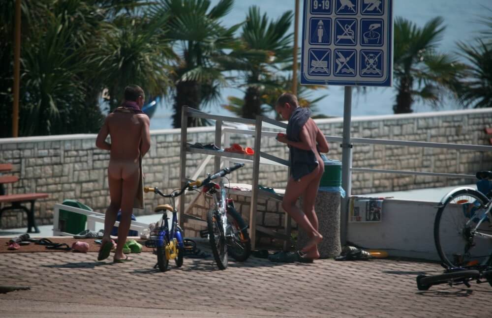 Nudism in a German water park photo - Nudity helps us better understand ourselves and those around us