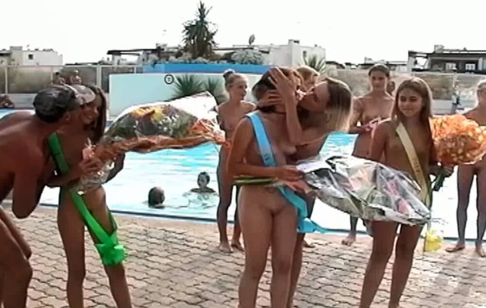 Nudist girls beauty contest video France - Sunat Natplus HD - Nudism helps strengthen friendships