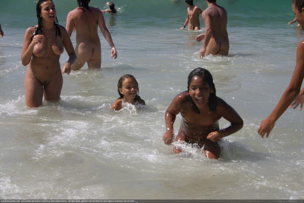 Brazil naturism photo set 4 - Nudism contributes to the strengthening of psychological health